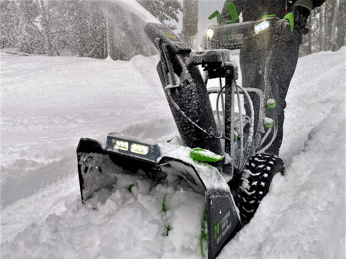 EGO snöslunga SNT2400 2 x batterier & 2 x snabbladdare EGO snöslunga SNT2400 2 x batterier & 2 x snabbladdare