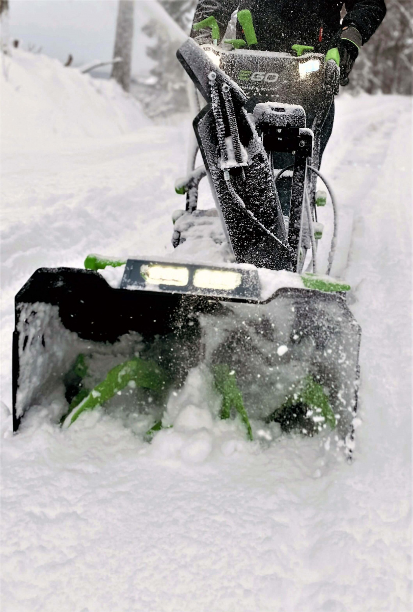 EGO snöslunga SNT2400 2 x batterier & 2 x snabbladdare EGO snöslunga SNT2400 2 x batterier & 2 x snabbladdare